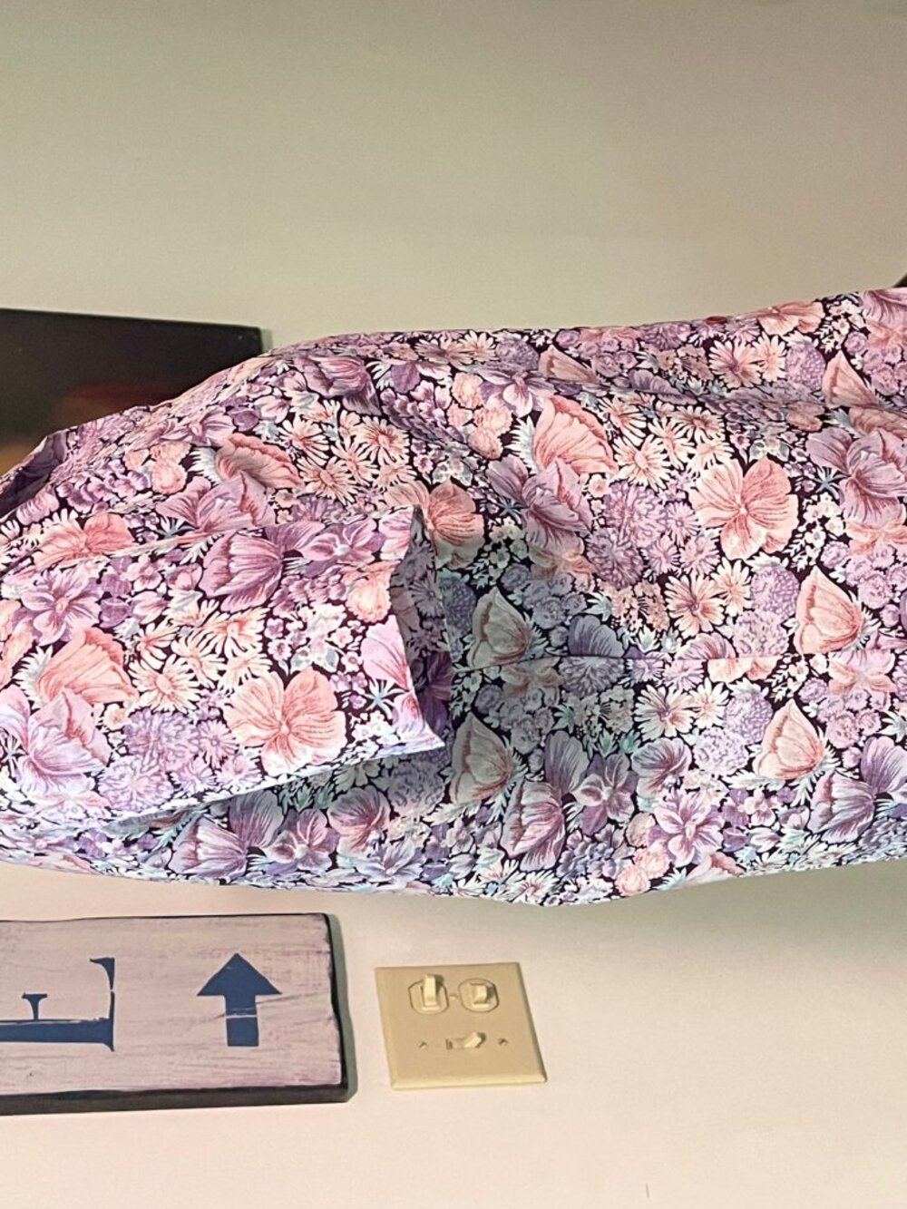 Nikki Vintage Women’s Floral Short Sleeve Button-Up Shirt - Picture 9 of 14